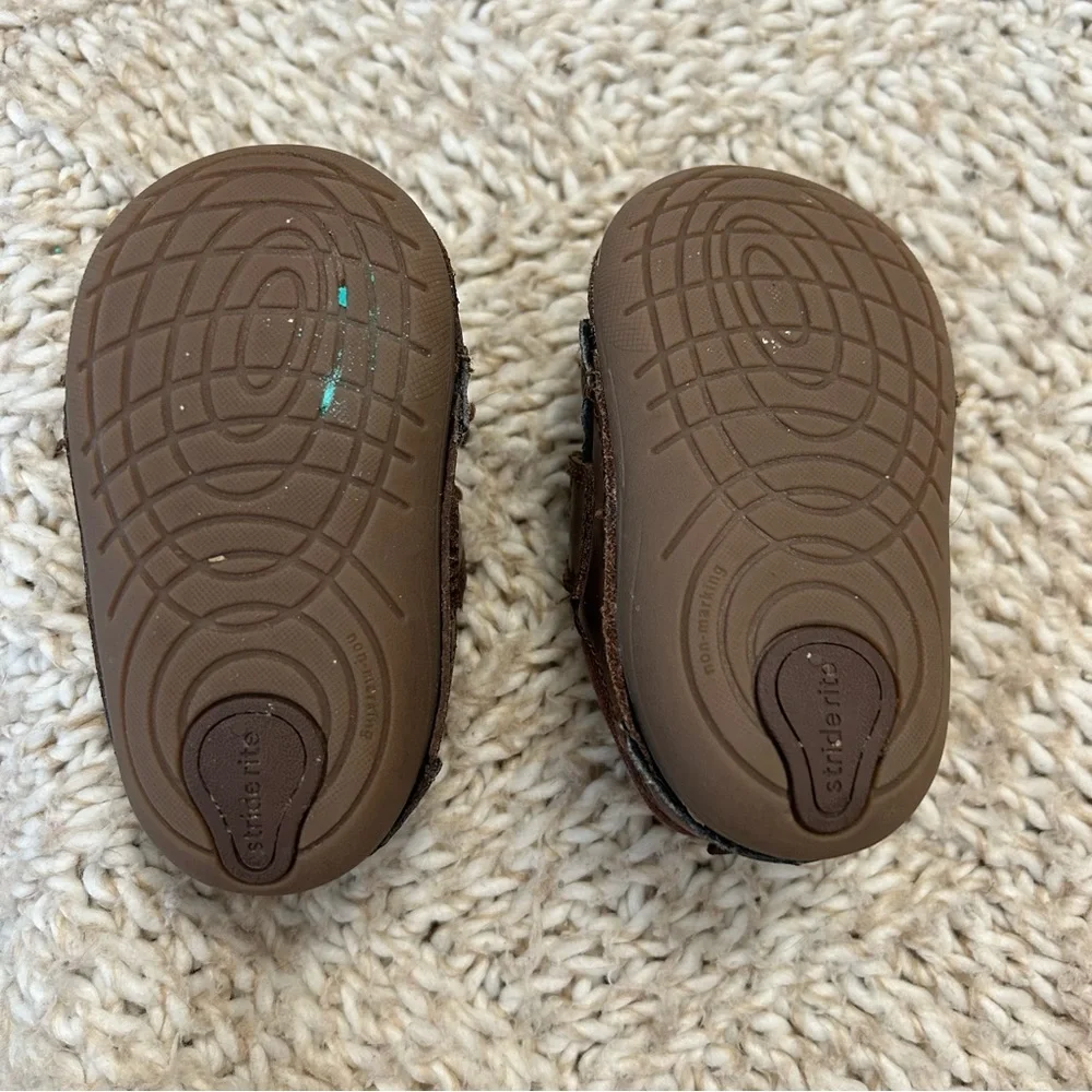 EUC stride rite Brown baby walker shoes size 4